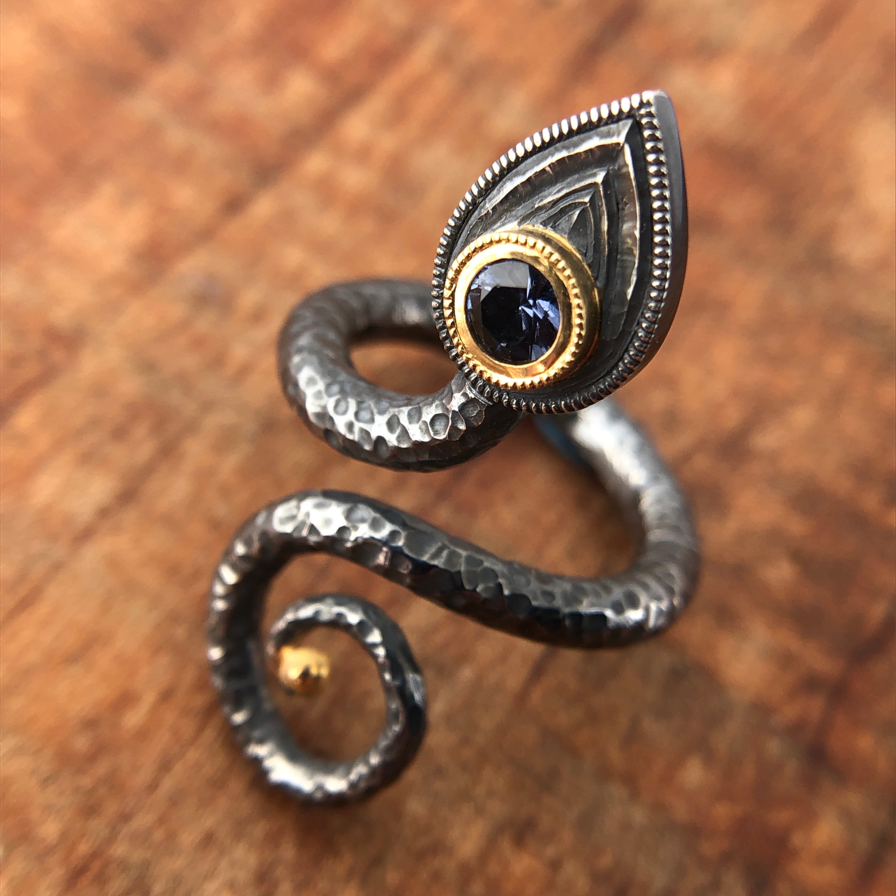 Snake ring with 4 mm spinel