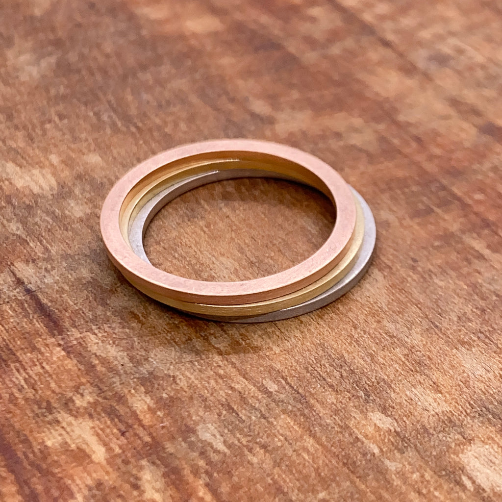 3 stackable tri-color rings