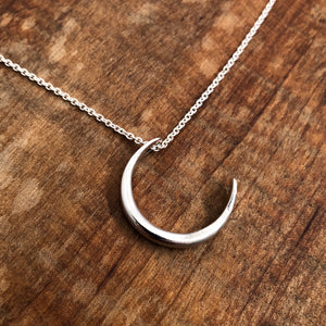 “Love you to the moon and back” necklace (smooth)